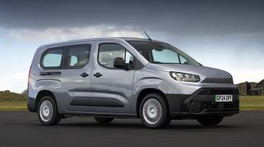 Toyota Proace City Verso - front tracking 